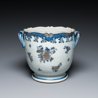 Rafraichissoir en porcelaine de Chine en bleu et blanc aux rehauts en dorure, Qianlong