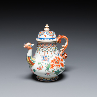 Théière couverte en porcelaine de Chine famille rose au bec en forme de dragon, Yongzheng/Qianlong