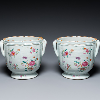 Paire de rafraichissoirs en porcelaine de Chine famille rose, Qianlong