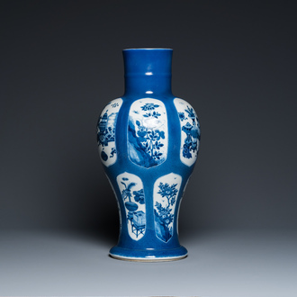 Een Chinese poederblauwe vaas met decor van antiquiteiten, Kangxi