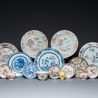 Collection variée en porcelaine de Chine en bleu et blanc et famille rose, 18/19ème