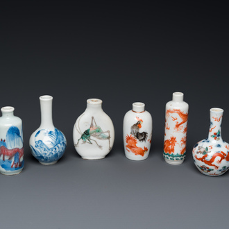 Four various Chinese snuff bottles and two miniature bottle vases, 19/20th C.