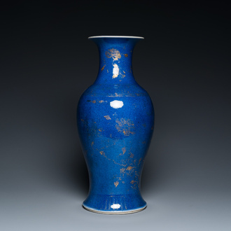 Vase en porcelaine de Chine à décor doré sur fond bleu poudré, 18/19ème