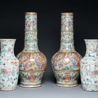Deux paires de vases en porcelaine de Chine famille rose, 19ème