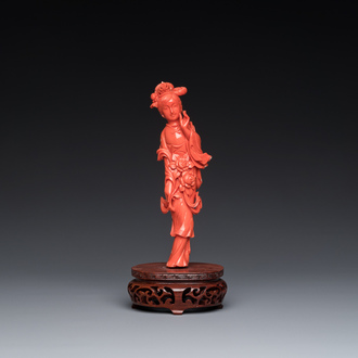 A Chinese red coral figure of a standing lady, 19/20th C.