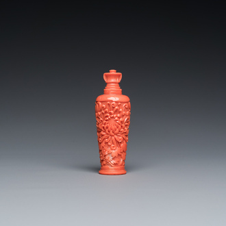 A fine Chinese red coral 'chrysanthemum' snuff bottle, 19/20th C.