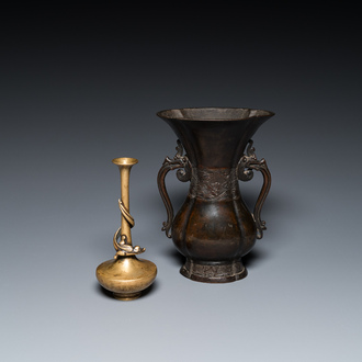 Two Japanese bronze vases, Edo/Meiji, 17/19th C.