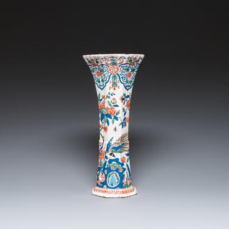 A ribbed Dutch Delft cashmere palette beaker vase, 1st quarter 18th C.