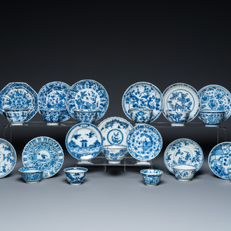 Treize tasses et soucoupes en porcelaine de Chine en bleu et blanc, Kangxi