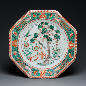 Een grote Chinese octagonale famille verte schotel, Kangxi