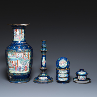 Vier stukken Chinees Canton email met blauwe fondkleur, Qianlong/Jiaqing