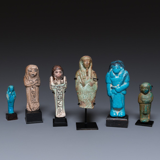 Six oushebtis en fritte émaillée verte et turquoise, Egypte, Basse époque