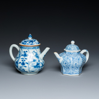 Deux théières couvertes en porcelaine de Chine en bleu et blanc, Kangxi