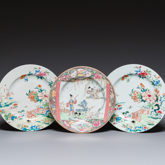 Trois assiettes en porcelaine de Chine famille rose, Yongzheng/Qianlong