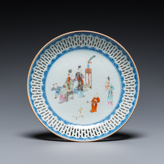 A Chinese famille rose 'san niang jiao zi' plate with reticulated rim, Qianlong