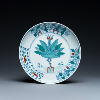 Assiette en porcelaine de Chine doucai, marque de Chenghua, Kangxi