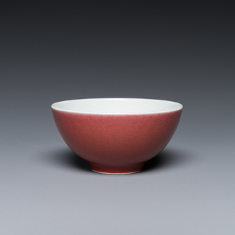 Bol en porcelaine de Chine en rouge de cuivre monochrome, marque de Yongzheng mais probablement postérieur