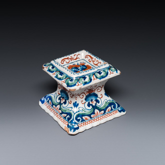 A polychrome Dutch Delft cashmere palette salt, 1st quarter 18th C.