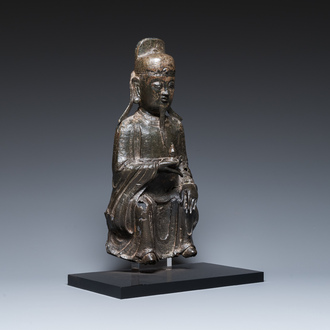 Een Chinese bronzen sculptuur van Wenchang Wang, Ming