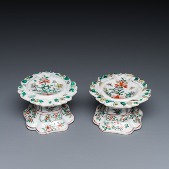 A pair of Chinese famille verte salts, Kangxi