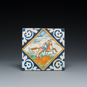 Carreau en majolique polychrome figurant un renard et sa proie, Pays-Bas, ca. 1600