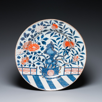 Een grote Japanse Imari schotel, Edo, 18e eeuw