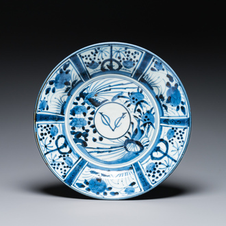 A Japanese Arita blue and white dish with VOC monogram, Edo, 17th C.