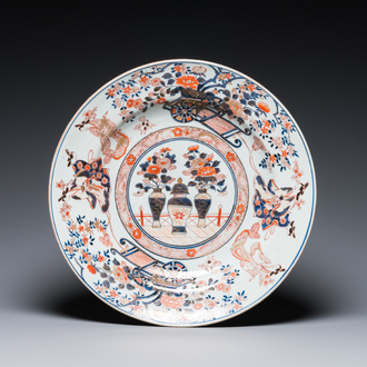 A large Japanese Imari dish, Edo, 18th C.