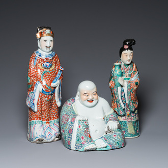 Trois sculptures en porcelaine de Chine famille rose dont un Bouddha, une immortelle et un dieu d'étoiles, 19/20ème
