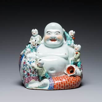 Sculpture de Bouddha en porcelaine de Chine famille rose, marque de Zhu Mao Ji Zao 朱茂記造, République