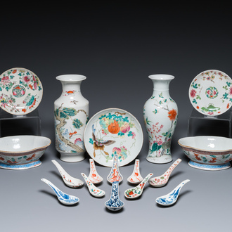 Een diverse collectie Chinees porselein, 19/20e eeuw