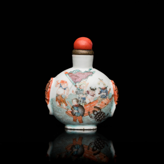 Tabatière en porcelaine de Chine famille rose, marque de Qianlong, 19ème
