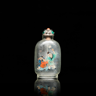 Tabatière en verre peint à l'intérieur figurant des garçons jouant, signée Ma Shaoxian 馬紹先, Chine, datée 1904