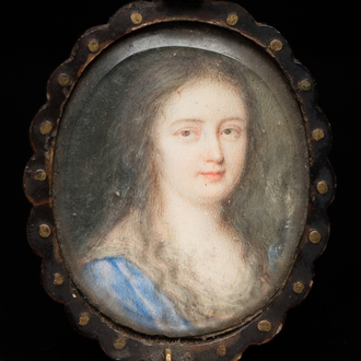 French school: a miniature lady's portrait, gouache on paper, mounted in a tortoise shell frame, 19th C.