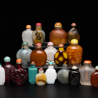 19 Chinese glass snuff bottles, 19/20th C.