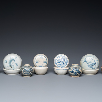 Quatre boîtes couvertes et quatre petites jarres en porcelaine de Vietnam ou d'Annam, épave de Hoi An, 15/16ème