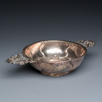 A German silver porringer, Augsburg, 17/18th C.