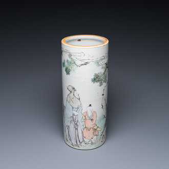 Porte-chapeau en porcelaine de Chine qianjiang cai, signé Liu Hongxiang 劉宏祥, 19/20ème