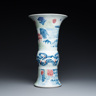 Vase de forme 'yenyen' en porcelaine de Chine en bleu, blanc, céladon et rouge de cuivre, marque de Kangxi, Qing