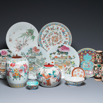 A varied collection of Chinese famille rose and qianjiang cai porcelain, 19/20th C.