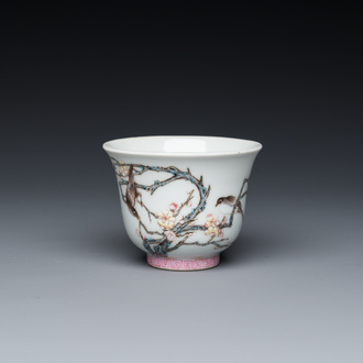 A fine Chinese famille rose cup, Qing Shen Xuan 清慎軒 mark, 19th C.