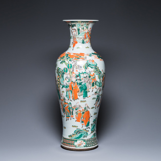 Grand vase en porcelaine de Chine famille verte à sujet narratif, marque de Kangxi, 19ème