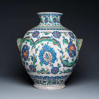 An exceptionally fine large Iznik-style vase, Cantagalli, Italy, 19th C.