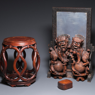 A Chinese huali box and cover, a burl wood-topped stand, a table screen mirror and a pair of Buddhist lions,  19/20th C.