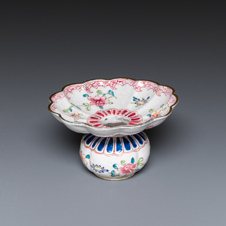 A Chinese Canton enamel spittoon, Yongzheng/Qianlong