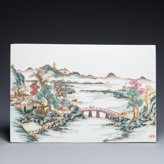 Plaque de forme rectangulaire en porcelaine de Chine famille rose, sceau de Wang Yeting 汪野亭, République