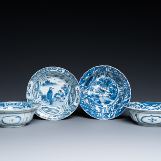 Quatre bols de type klapmuts en porcelaine de Chine en bleu et blanc de type kraak, Wanli