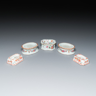 Cinq salerons en porcelaine de Chine famille rose, Qianlong