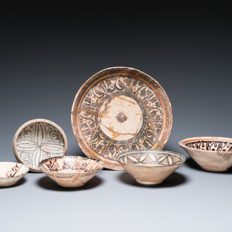 Cinq bols et un plat en céramique islamique, la Perse, 10ème et postérieur