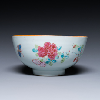 A fine Chinese famille rose bowl with floral design, Yongzheng